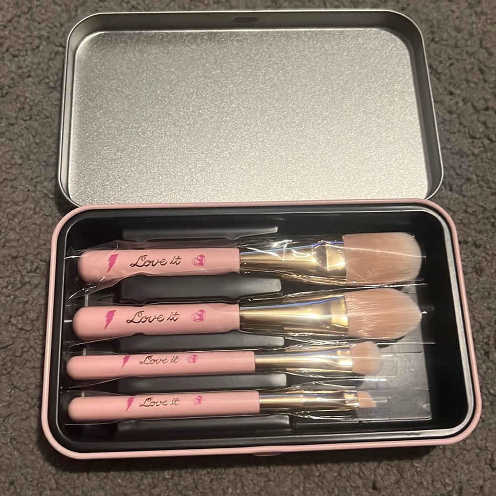 Hera 4 piece makeup brush set